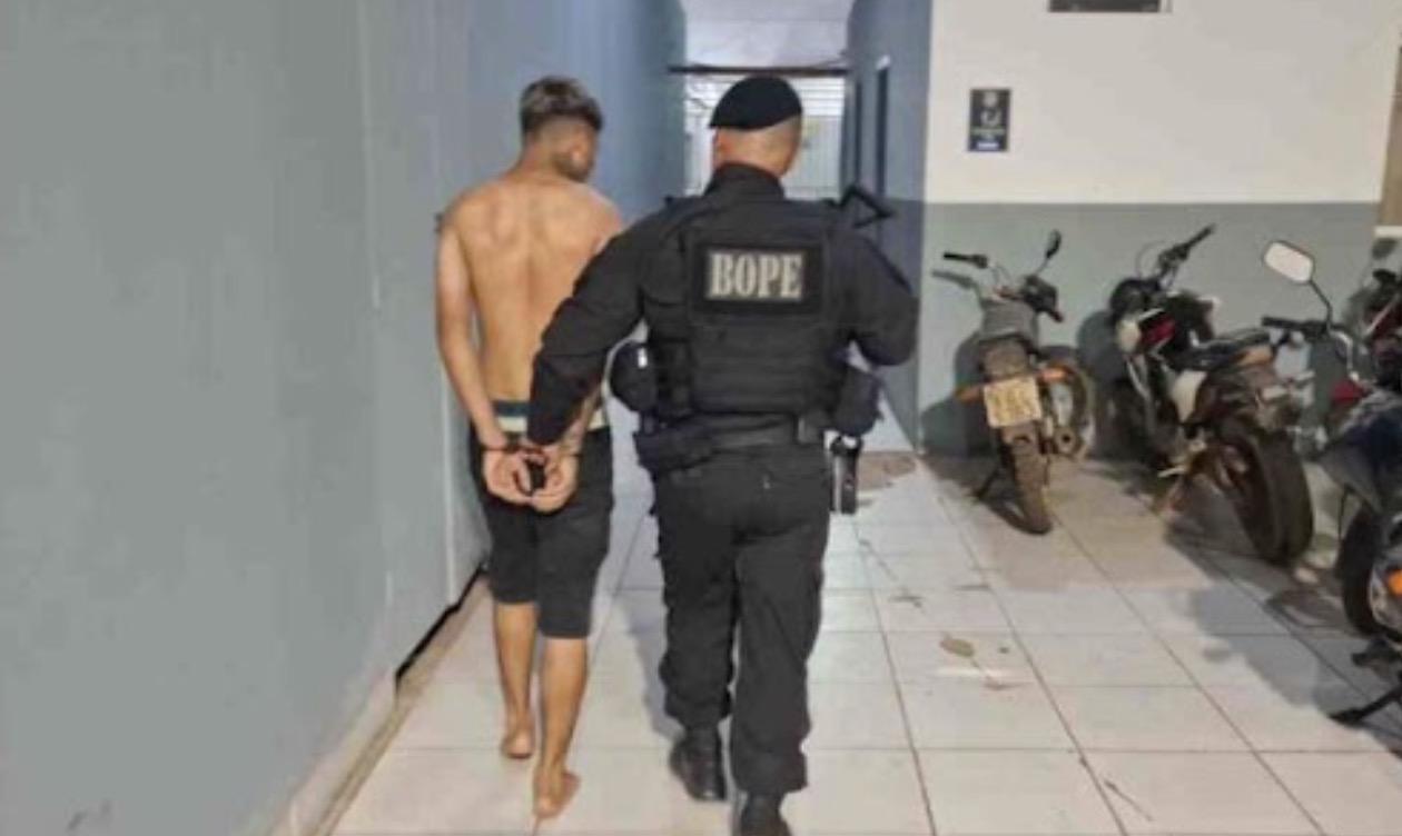 Adolescente é capturado  após atirar nas mãos de uma mulher
