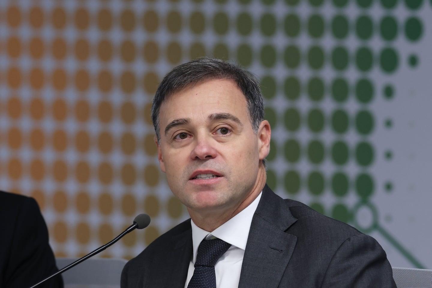 Mendonça afasta diretor-geral da PF e cita “1984” ao criticar relatórios de inteligência