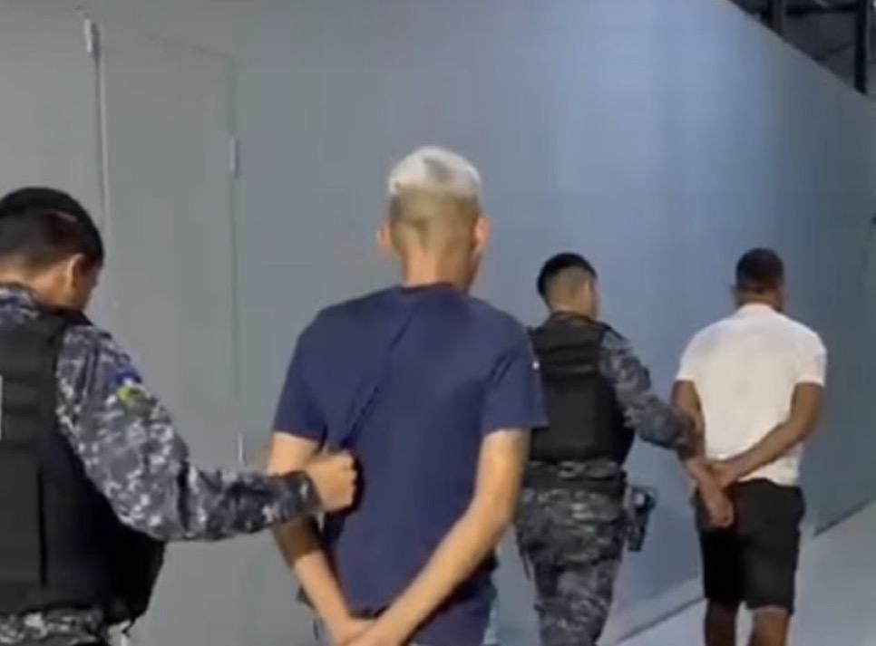 PM prende dois jovens e fecha ponto de drogas na zona sul
