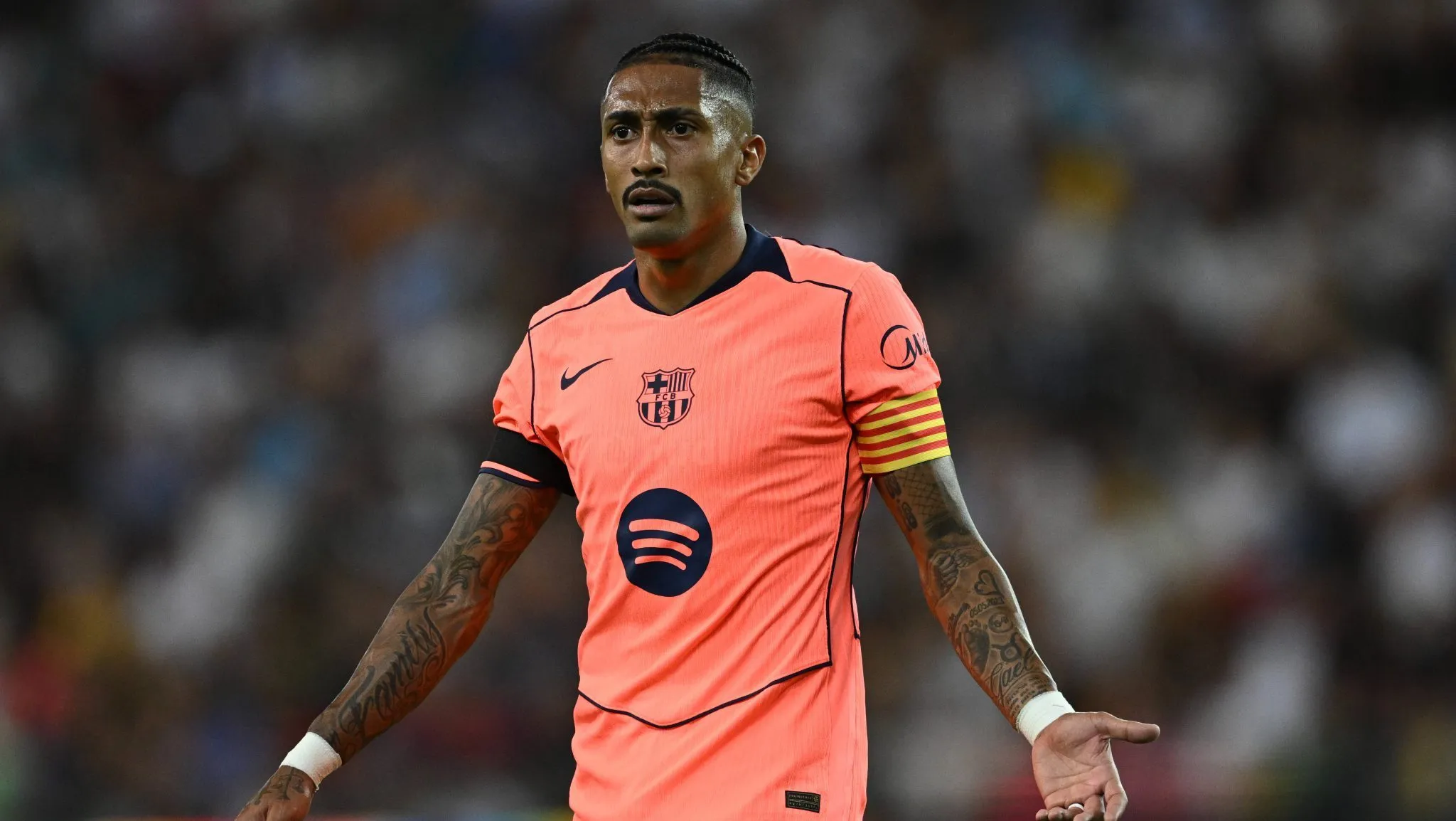 Barcelona: Após ‘trauma’ com seleção brasileira, Flick muda estratégia para Raphinha